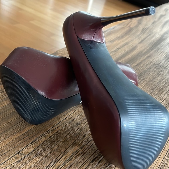 Heels - Picture 3 of 3